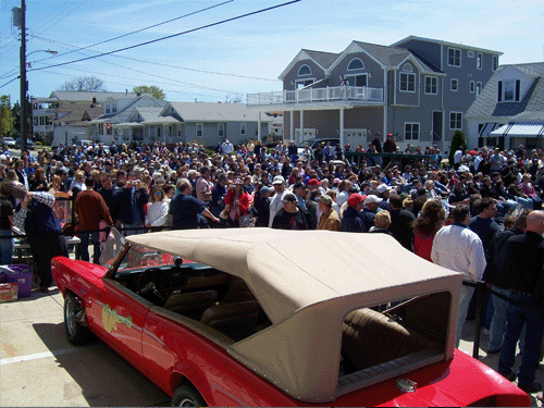 Here's a portion of the crowd that turned out at Cool Scoops for the Monkees Weekend